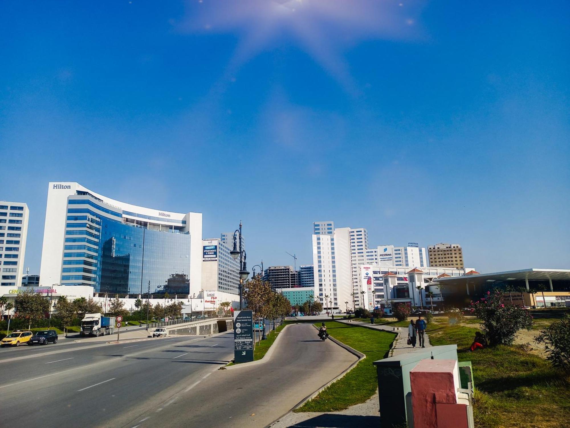 Amazing Appartement Au Centre Ville En Face Hilton & Gare Train De Tgv De Tanger 2N Екстер'єр фото