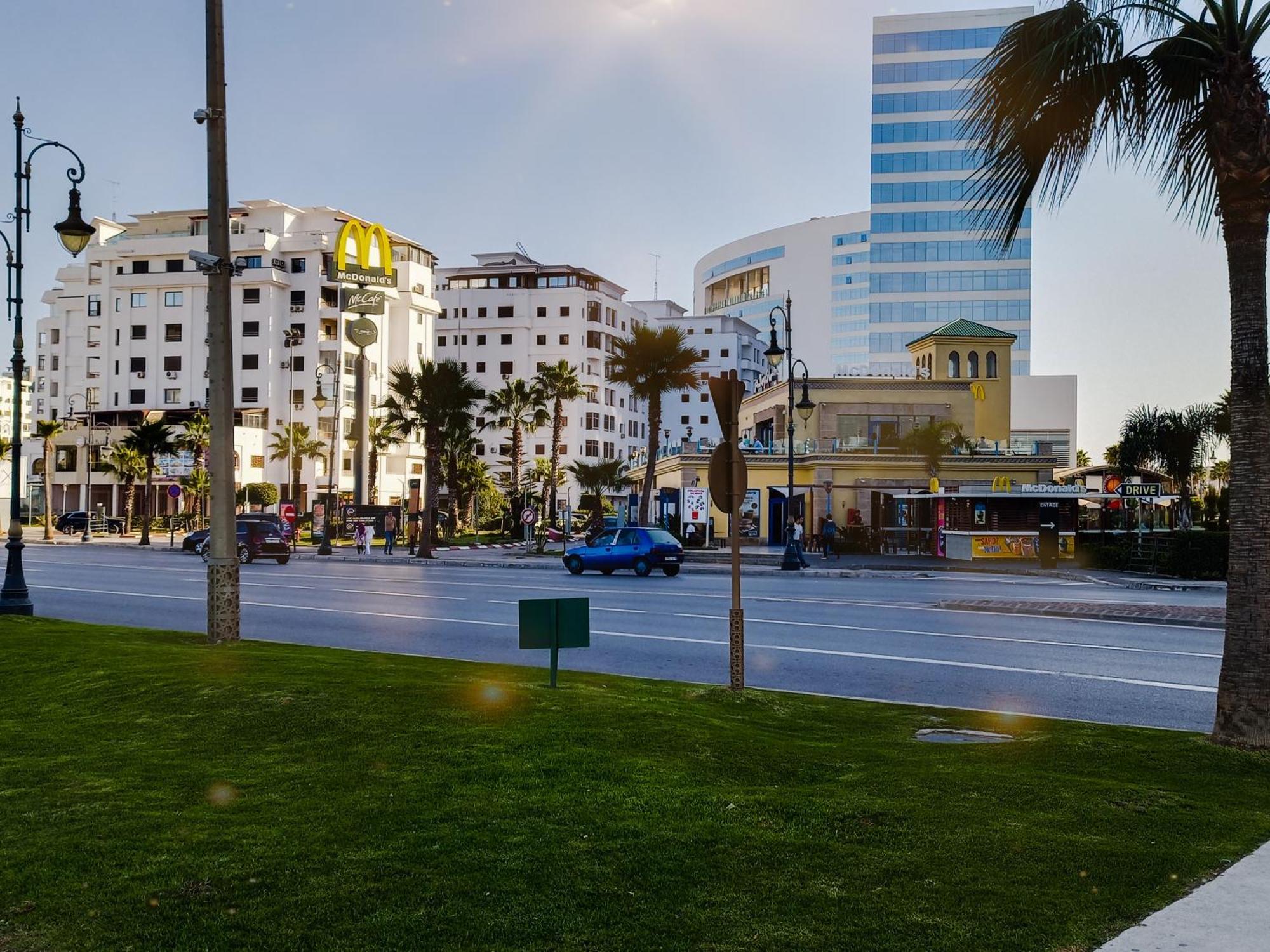 Amazing Appartement Au Centre Ville En Face Hilton & Gare Train De Tgv De Tanger 2N Екстер'єр фото