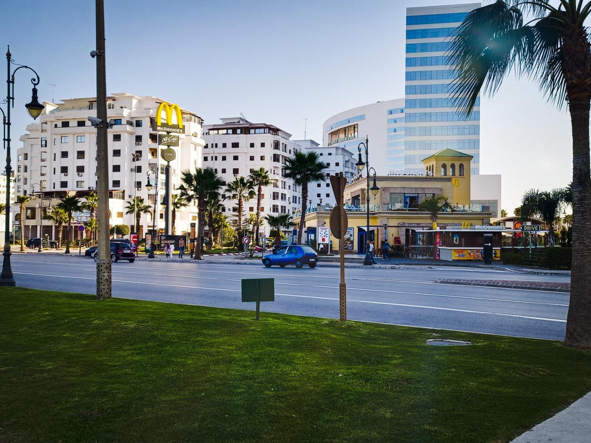 Amazing Appartement Au Centre Ville En Face Hilton & Gare Train De Tgv De Tanger 2N Екстер'єр фото